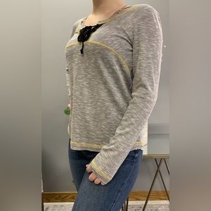 hem & thread top in size medium